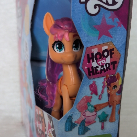 My Little Pony Sunny Starscout Cutie Mark Magic Hoof To Heart 16 Pieces Age 5+ - Picture 2 of 13